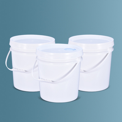 kopen milieuvriendelijke ronde witte plastic wateremmer met handvat en deksel voor water/melk/wijn online vervaardiging